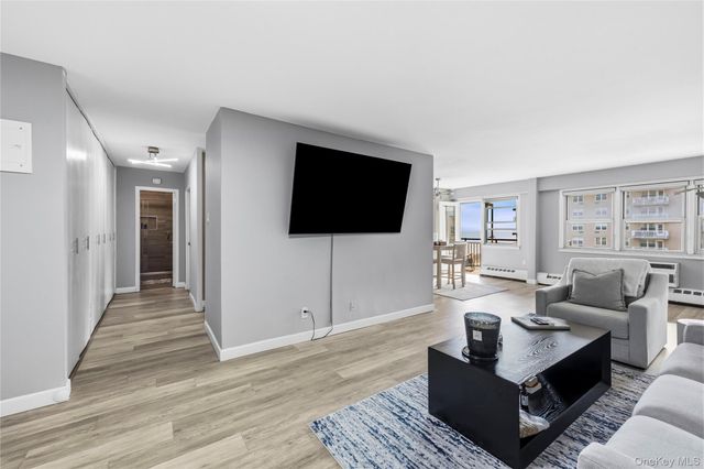 25 Neptune Boulevard 4H, Long Beach, NY 11561