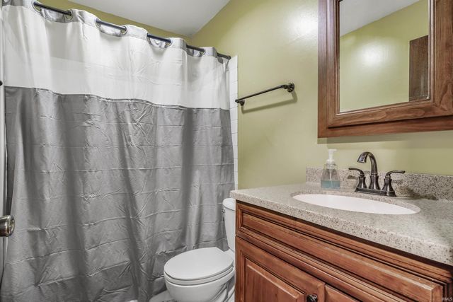 4528 Aboite Lake Drive, Fort Wayne, IN 46804