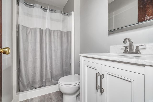 4528 Aboite Lake Drive, Fort Wayne, IN 46804