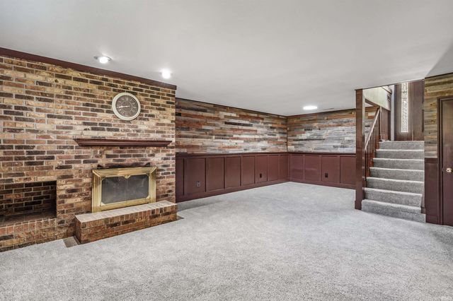 4528 Aboite Lake Drive, Fort Wayne, IN 46804