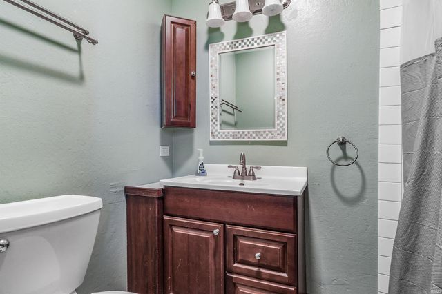 4528 Aboite Lake Drive, Fort Wayne, IN 46804