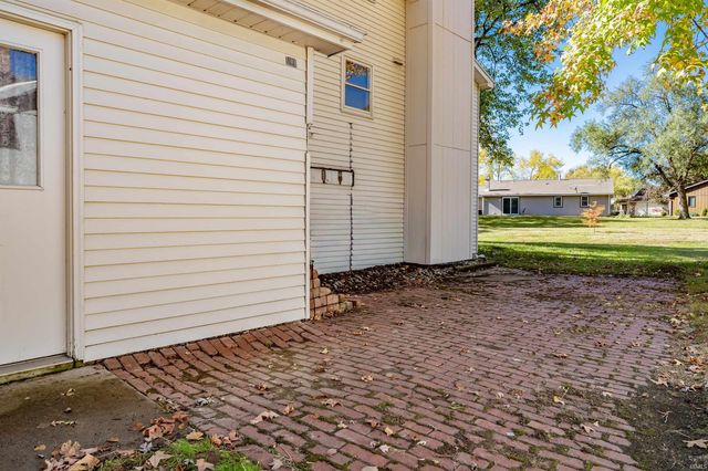 4528 Aboite Lake Drive, Fort Wayne, IN 46804