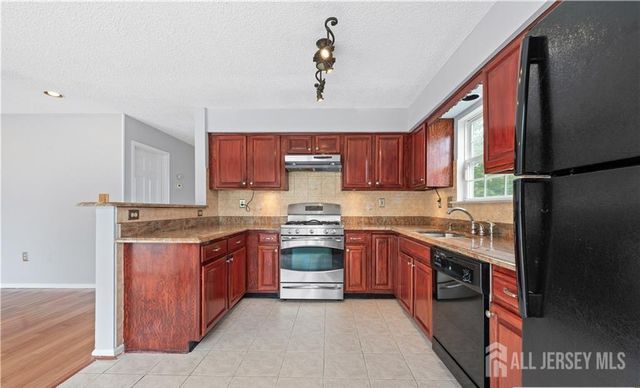 32 Cabot Way, Franklin, NJ 08823