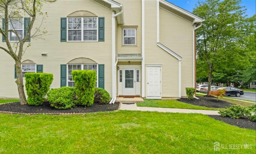 32 Cabot Way, Franklin, NJ 08823
