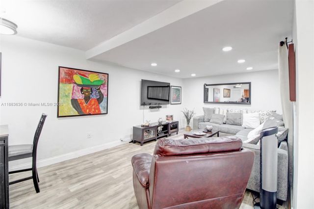 6604 SW 113th Ave, Miami, FL 33173