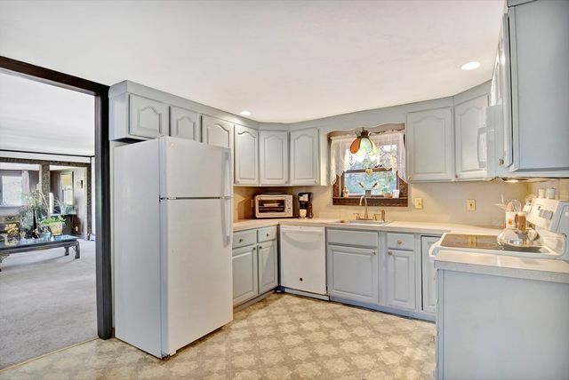 31 Spring St, Lunenburg, MA 01462