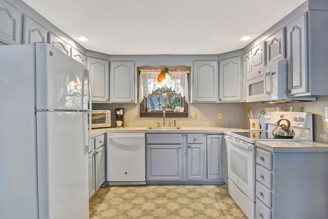 31 Spring St, Lunenburg, MA 01462