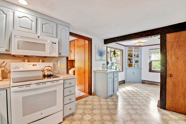 31 Spring St, Lunenburg, MA 01462