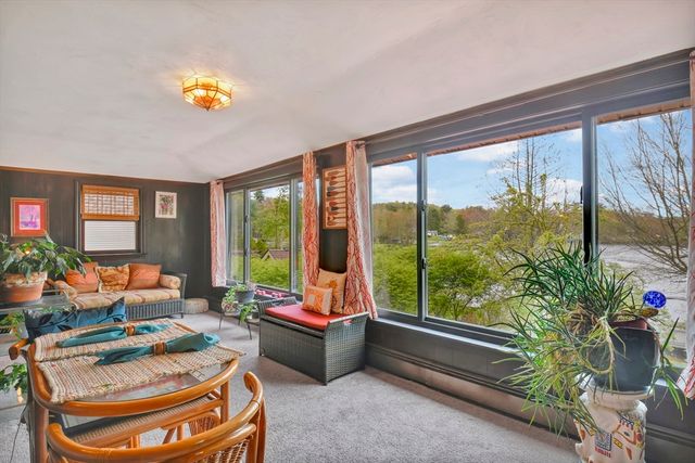 31 Spring St, Lunenburg, MA 01462