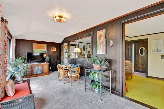 31 Spring St, Lunenburg, MA 01462