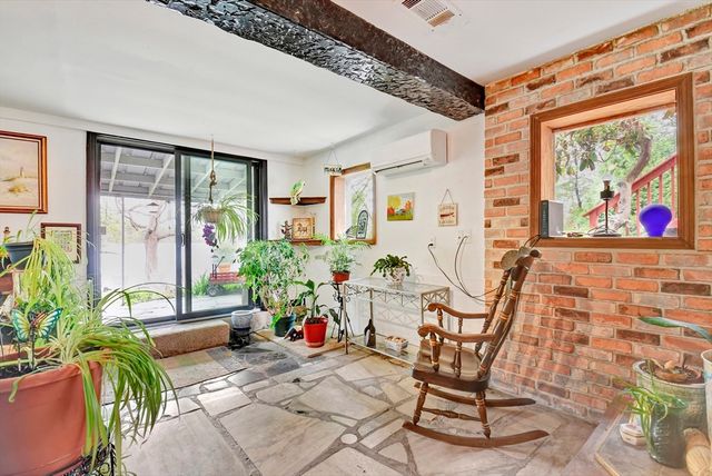 31 Spring St, Lunenburg, MA 01462