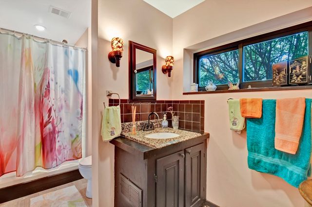 31 Spring St, Lunenburg, MA 01462