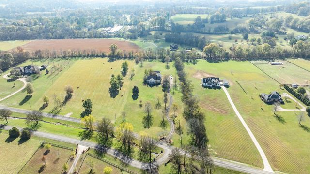 1175 Sequoya Trl, Columbia, TN 38401