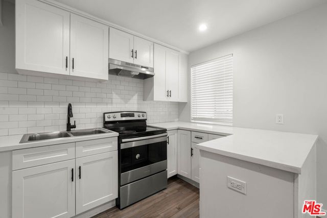 6036 10th Avenue, Los Angeles, CA 90043