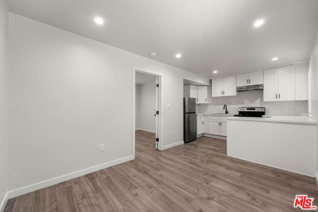 6036 10th Avenue, Los Angeles, CA 90043