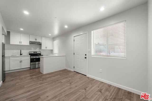6036 10th Avenue, Los Angeles, CA 90043