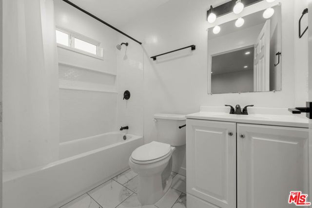 6036 10th Avenue, Los Angeles, CA 90043