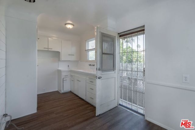 6036 10th Avenue, Los Angeles, CA 90043