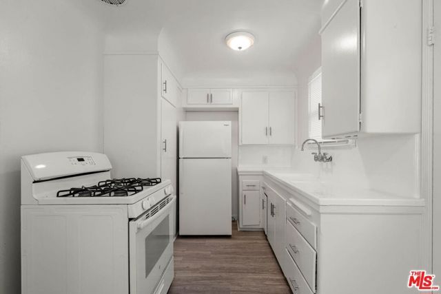 6036 10th Avenue, Los Angeles, CA 90043