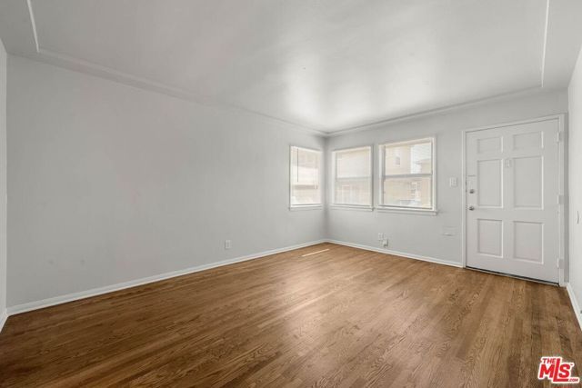 6036 10th Avenue, Los Angeles, CA 90043