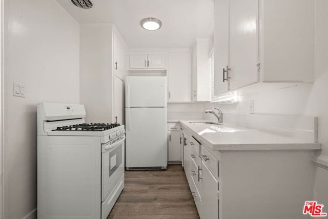 6036 10th Avenue, Los Angeles, CA 90043