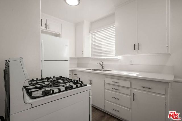 6036 10th Avenue, Los Angeles, CA 90043