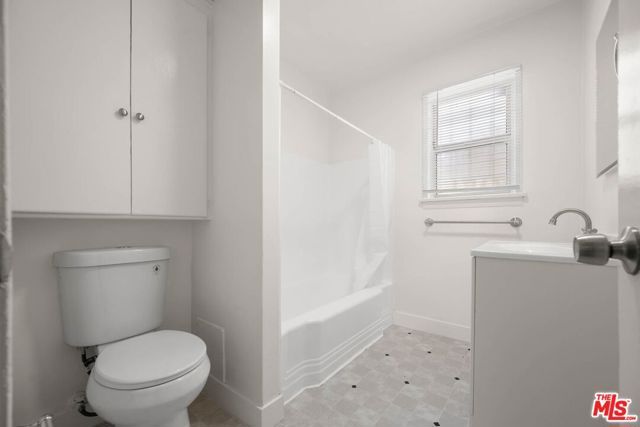 6036 10th Avenue, Los Angeles, CA 90043