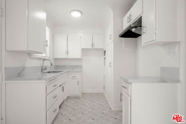 6036 10th Avenue, Los Angeles, CA 90043