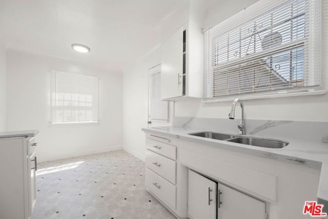 6036 10th Avenue, Los Angeles, CA 90043