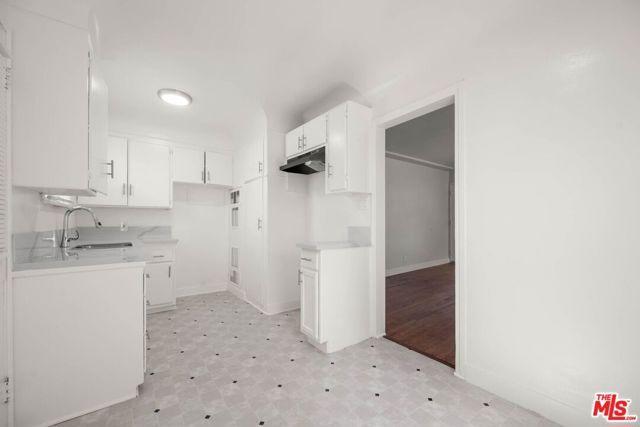 6036 10th Avenue, Los Angeles, CA 90043