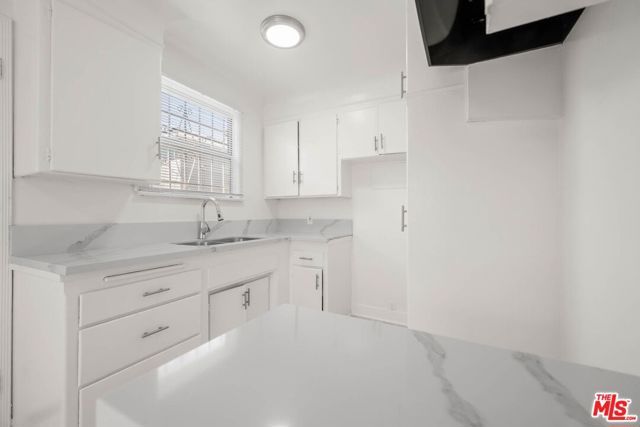 6036 10th Avenue, Los Angeles, CA 90043
