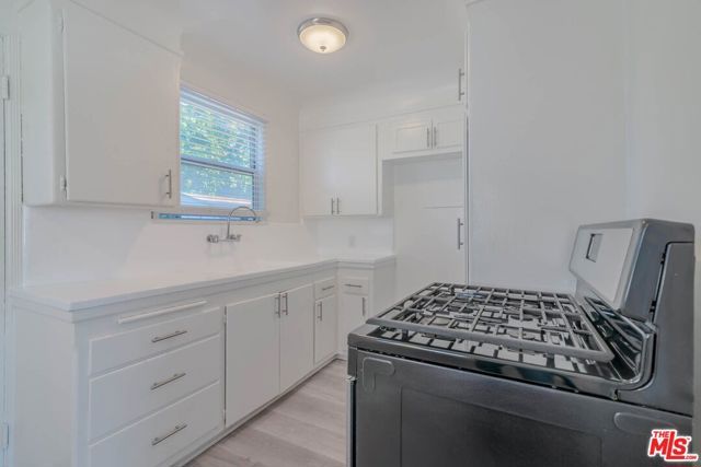 6036 10th Avenue, Los Angeles, CA 90043