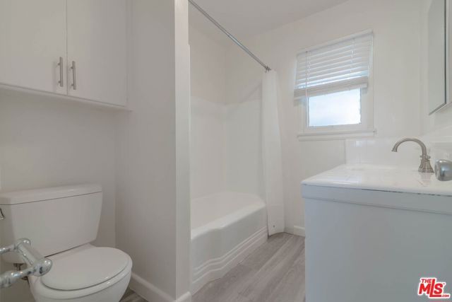 6036 10th Avenue, Los Angeles, CA 90043