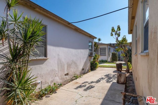 6036 10th Avenue, Los Angeles, CA 90043