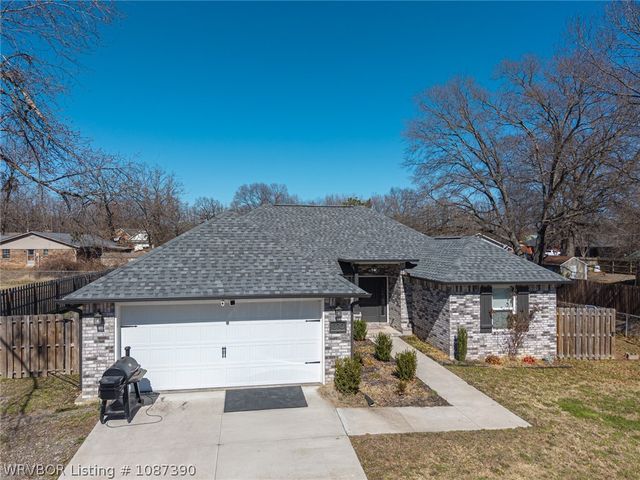 370 Meadors Drive, Alma, AR 72921