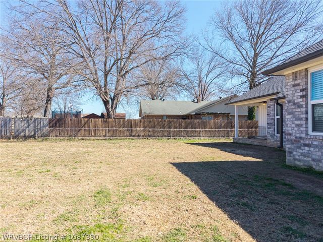 370 Meadors Drive, Alma, AR 72921