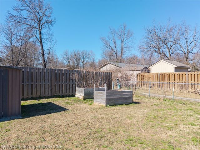 370 Meadors Drive, Alma, AR 72921