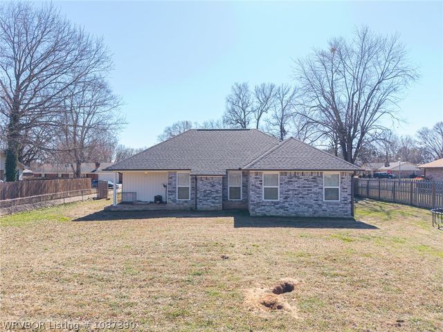 370 Meadors Drive, Alma, AR 72921