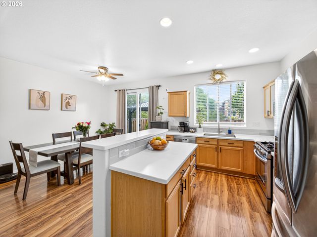 3572 Se PINEWOOD Ave, Hillsboro, OR 97123