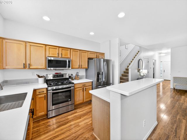 3572 Se PINEWOOD Ave, Hillsboro, OR 97123