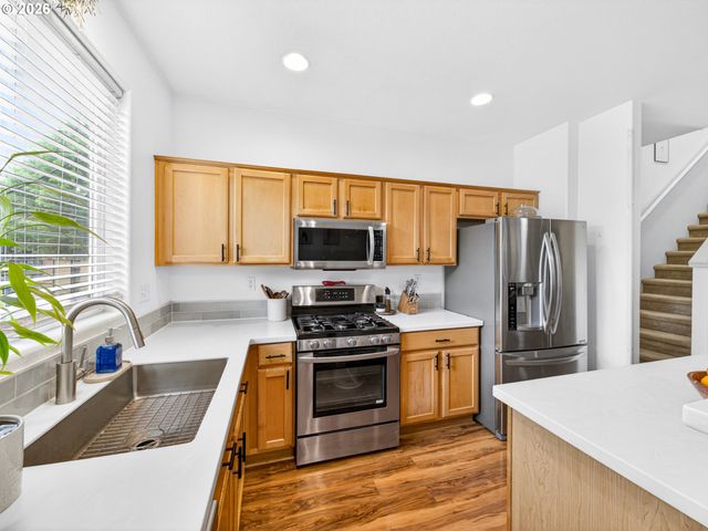 3572 Se PINEWOOD Ave, Hillsboro, OR 97123