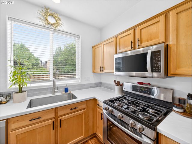 3572 Se PINEWOOD Ave, Hillsboro, OR 97123