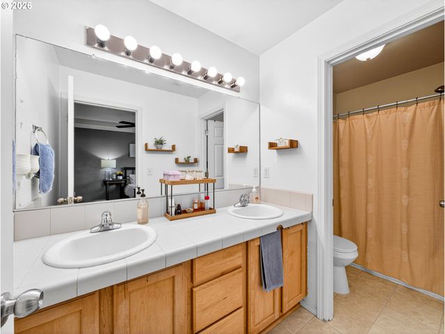 3572 Se PINEWOOD Ave, Hillsboro, OR 97123