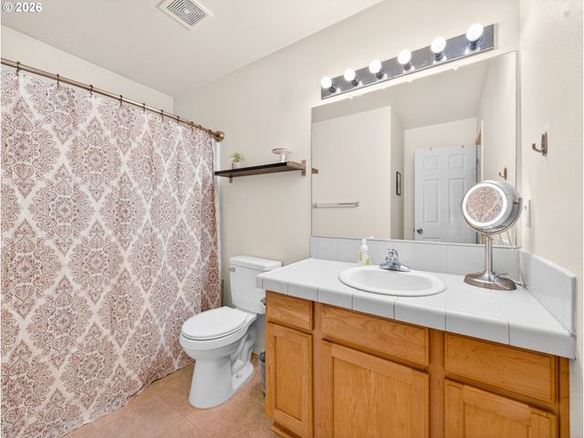 3572 Se PINEWOOD Ave, Hillsboro, OR 97123