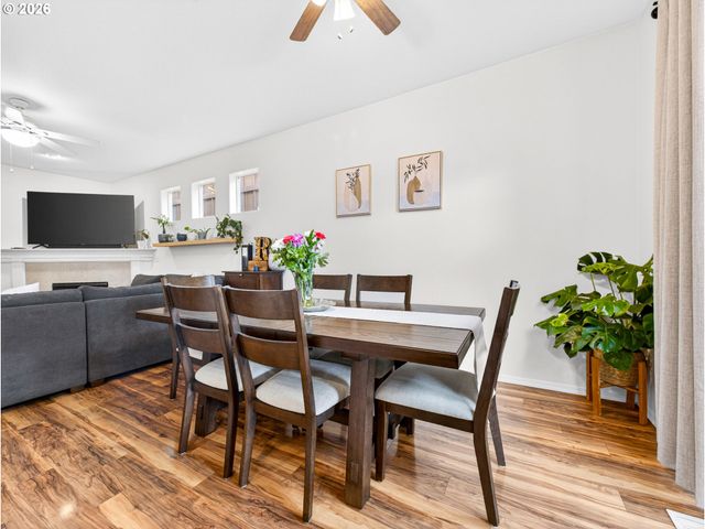 3572 Se PINEWOOD Ave, Hillsboro, OR 97123