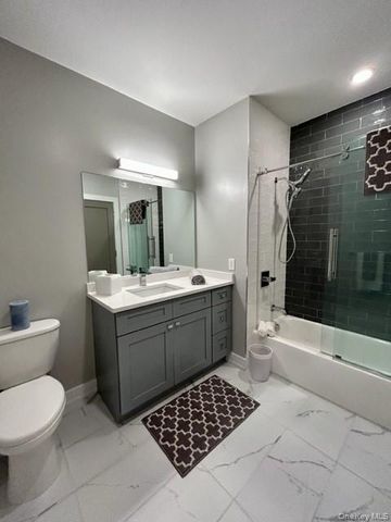 75 Circle Drive 89-207, Central Islip, NY 11722