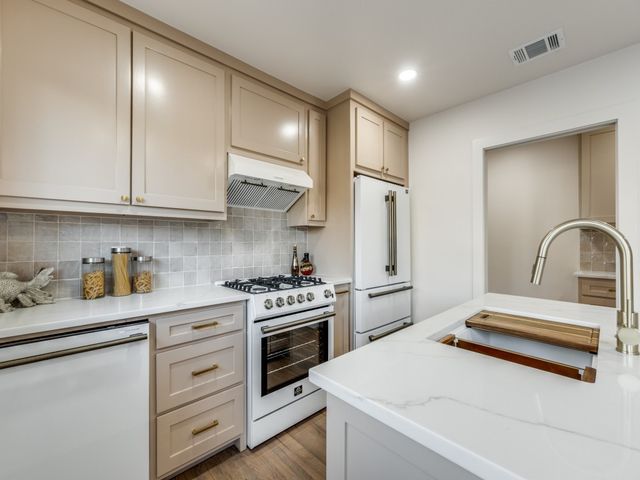 6611 Blessing Drive, Dallas, TX 75214