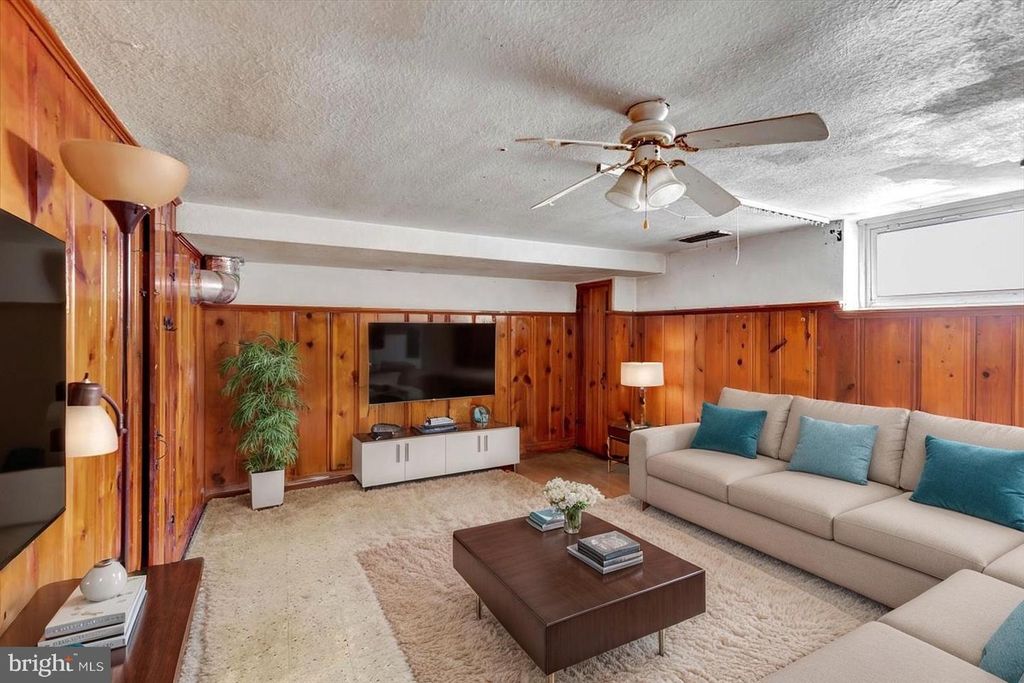 1517 BARRETT RD, Baltimore, MD 21207
