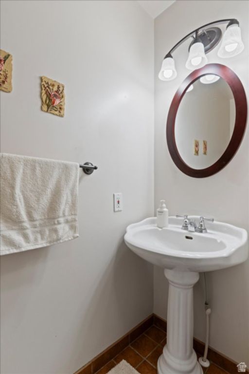 Image 22 of property listing at 1924 N 2000 E, Layton, UT 84040