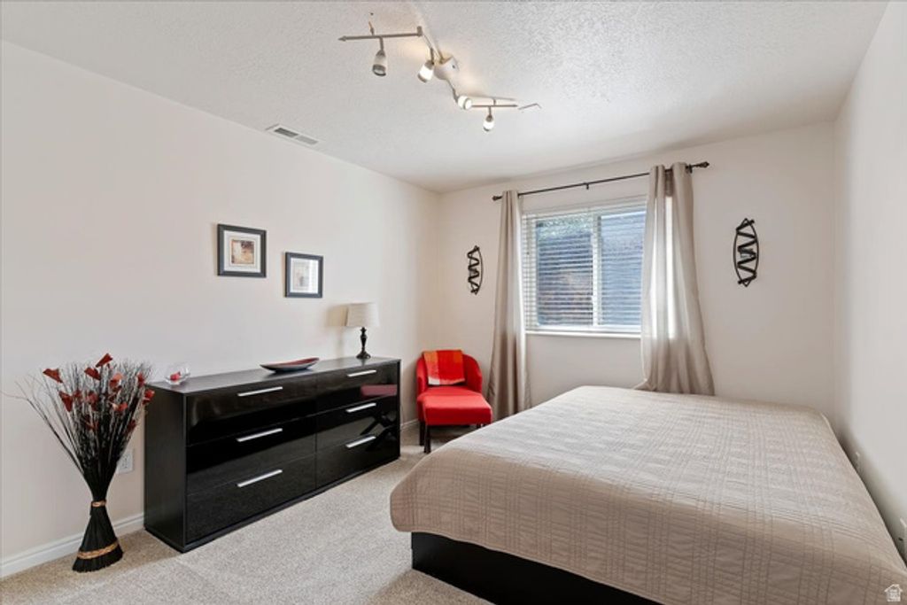 Image 36 of property listing at 1924 N 2000 E, Layton, UT 84040